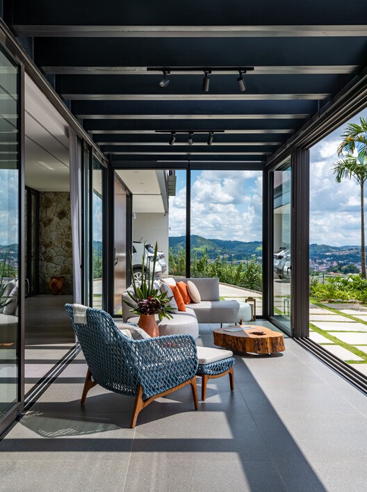 RL House/ Karina Pontes Arquitetura - Интерьерная фотография, Гостиная, Окна, Балка