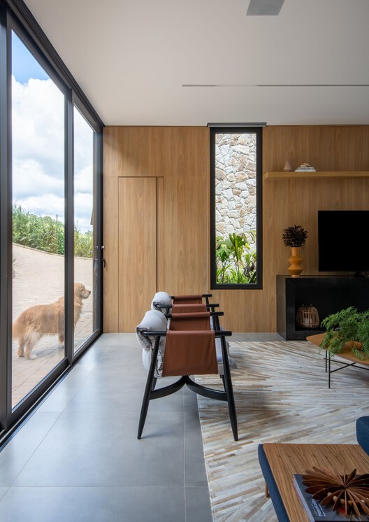RL House/ Karina Pontes Arquitetura - Интерьерная фотография, Стол, Окна, Балка