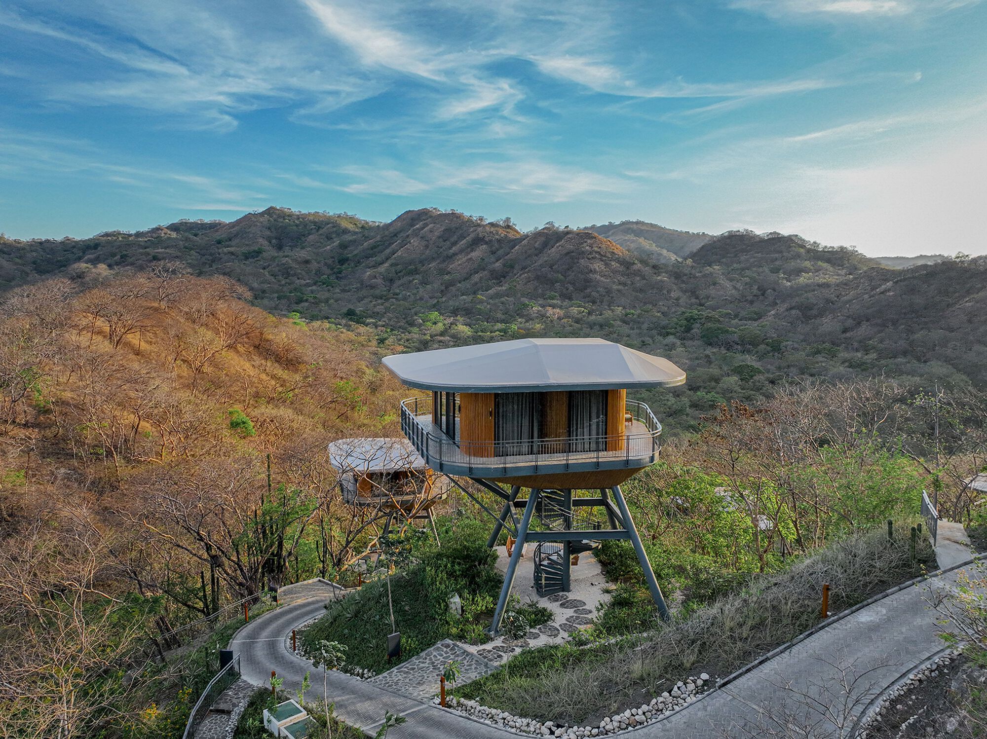 Suiteree Experience Hotel / Studio Saxe