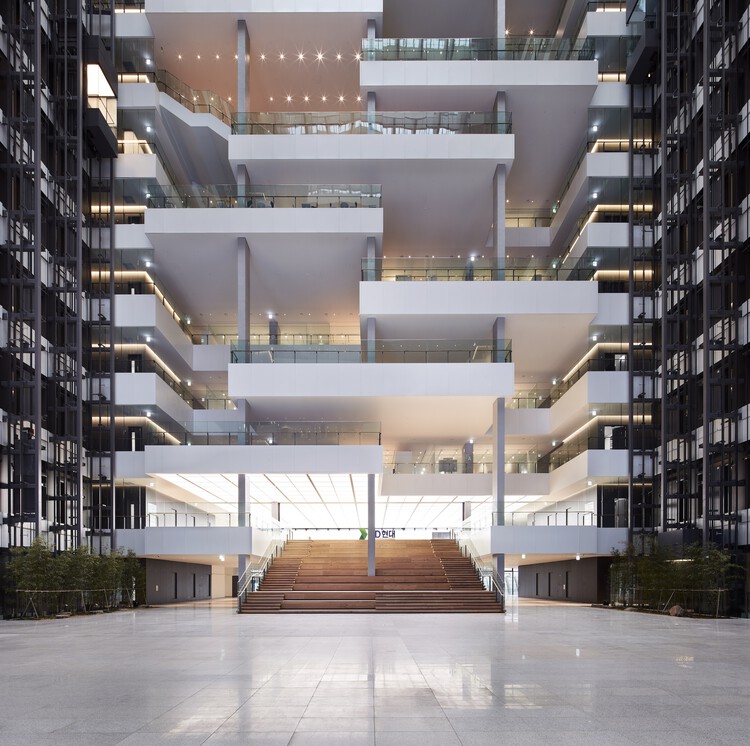 HD Hyundai Global R＆D Center / Nikken Sekkei - Интерьерная фотография, Фасад