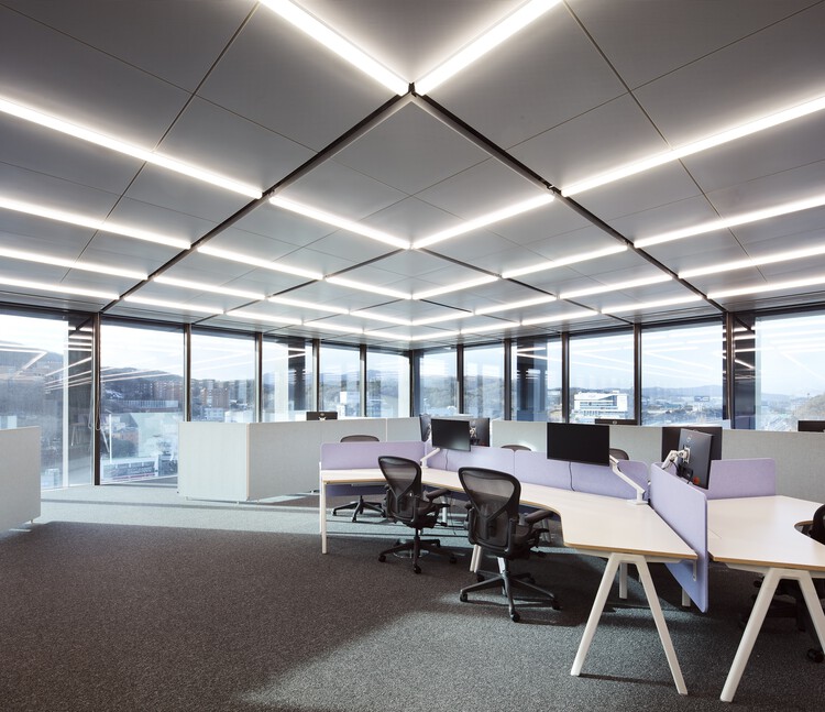 HD Hyundai Global R＆D Center / Nikken Sekkei - Интерьерная фотография, стол, стул, окна