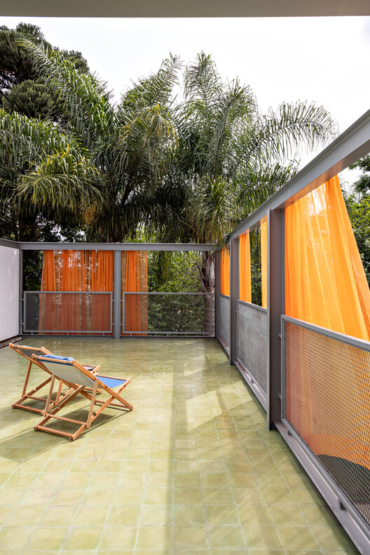 Liquid House / Luiz Pataro - Экстерьерная фотография, Фасад, Сад, Терраса, Патио, Двор