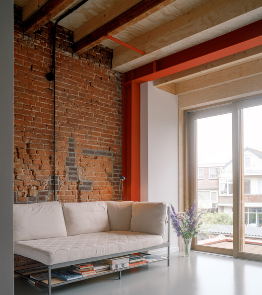 NL Home / PLNLstudio - Интерьерная фотография, Гостиная, Окна, Луч