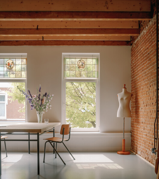 NL Home / PLNLstudio - Интерьерная фотография, Столовая, Окна, Стол, Стул, Балка