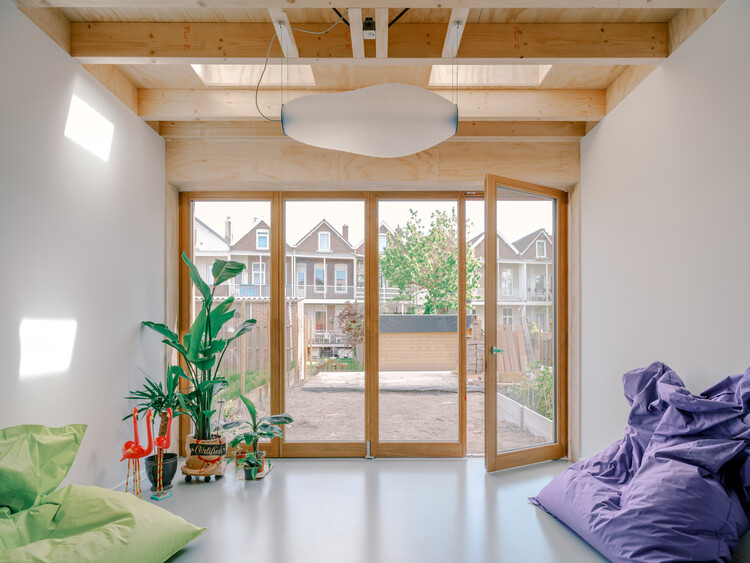 NL Home / PLNLstudio - Интерьерная фотография, Спальня, Окна, Балка