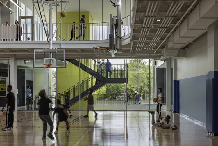 Общественный центр отдыха Oak Park / Perkins&Will - внутренняя фотография, лестницы
