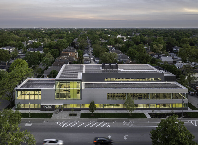 Общественный центр отдыха Oak Park / Perkins&Will - экстерьерная фотография, окна, фасад, городской пейзаж