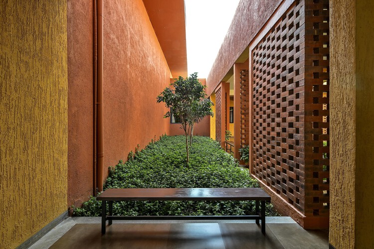 Ecove Center of Professional Empowerment / SEZA Architects & Interior Designers - Экстерьерная фотография, кирпич