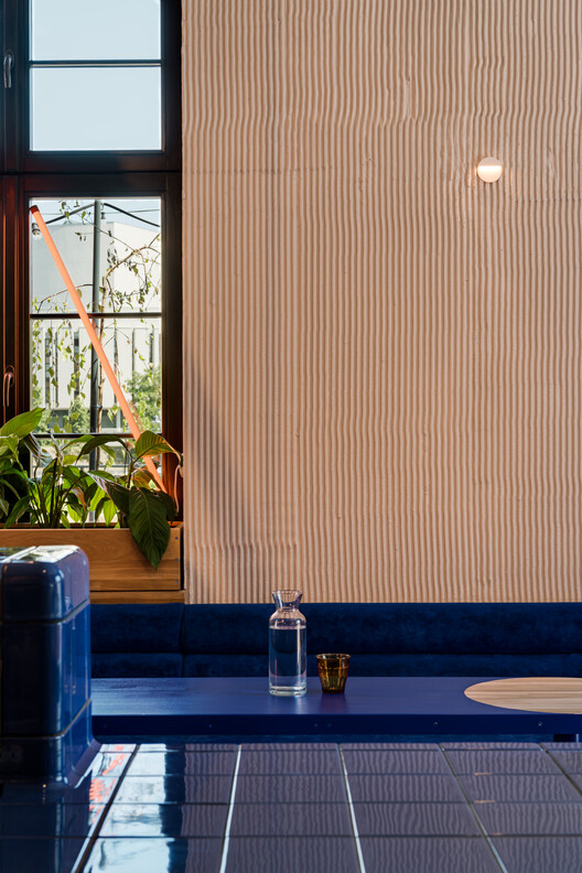 Pastry Club Woda / Znamy się - Интерьерная фотография, Окна, Стол, Освещение, Стул
