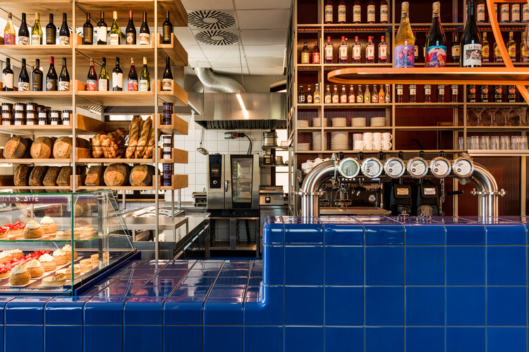Pastry Club Woda / Znamy się - Интерьерная фотография, Стеллажи