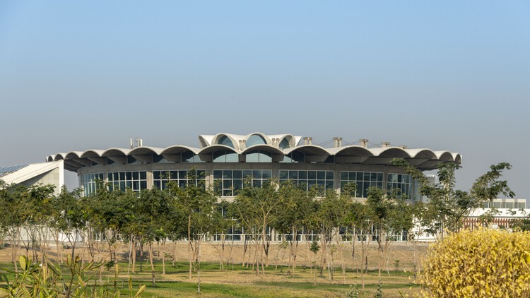 Sanand Factory / Studio Saar - Экстерьерная фотография