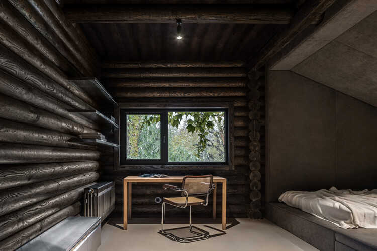 Relogged House / balbek бюро - Фото Интерьера, Окна, Балка