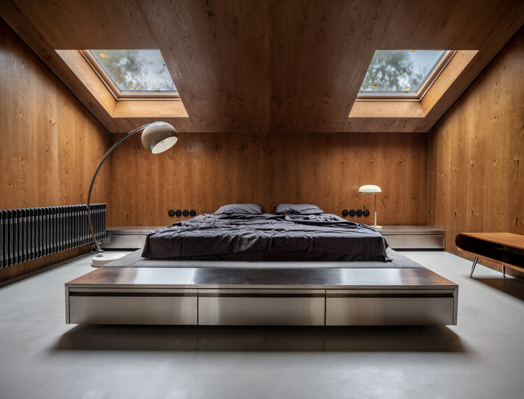 Relogged House / бюро balbek - Интерьерная фотография, Спальня, Кровать