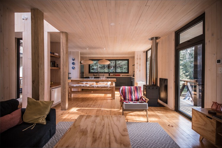 Helvetia Refuge / SAA Arquitectura + Territorio - Интерьерная фотография, Гостиная, Стул, Окна, Балка