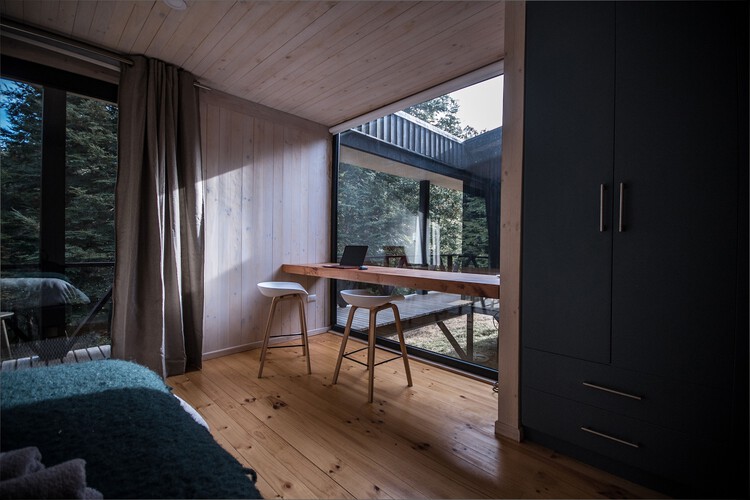 Helvetia Refuge / SAA Arquitectura + Territorio - Интерьерная фотография, Стол, Окна, Балка