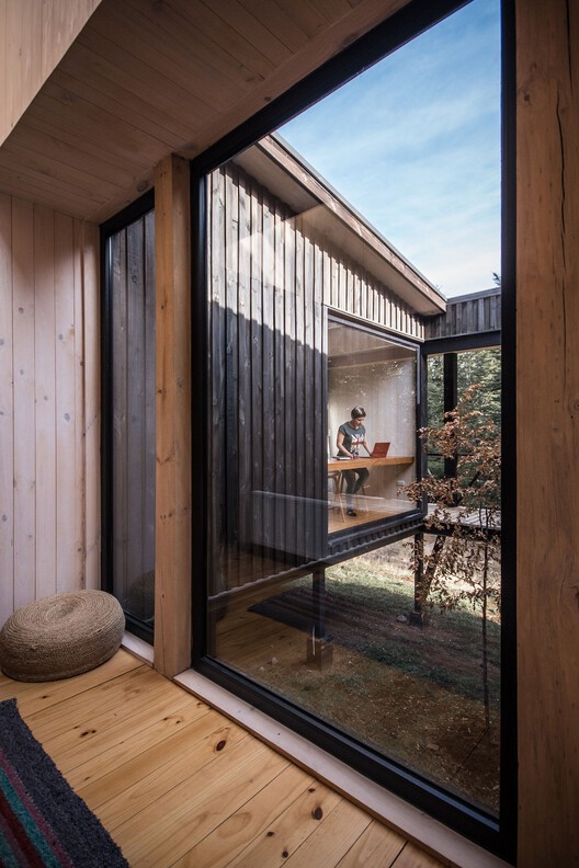 Helvetia Refuge / SAA Arquitectura + Territorio - Интерьерная фотография, окна, дерево, дверь, балка, фасад, палуба