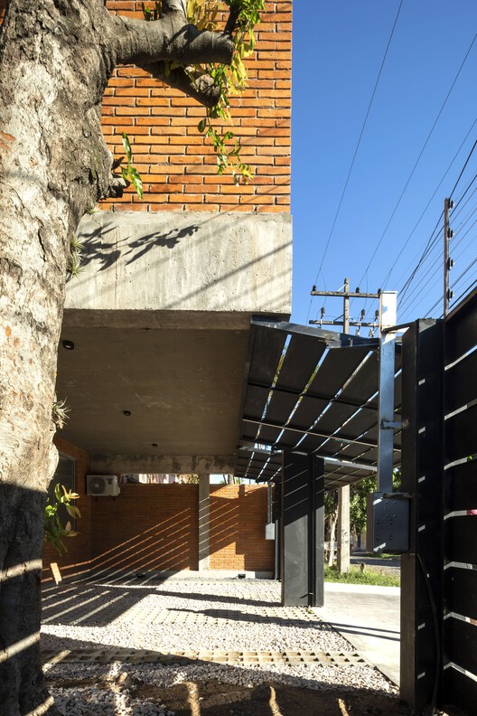 Triplex Yvapovõ / Biocons Arquitectos - Наружная фотография, Кирпич, Фасад