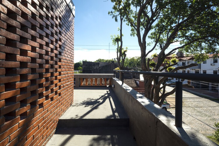 Triplex Yvapovõ / Biocons Arquitectos - Экстерьерная фотография, Перила