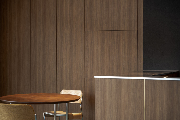 Happy Go Lucky Café and Pub / Studio leeleul - Интерьерная фотография, Стол, Стул