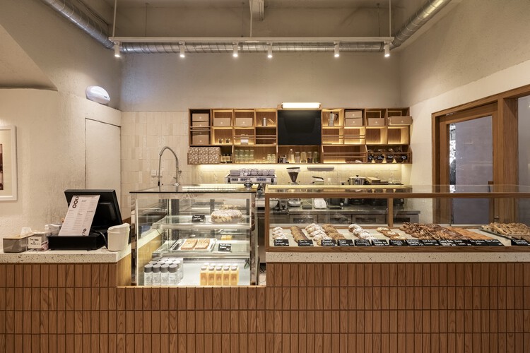Noolstrala The Cafe / Nuvosis - Интерьерная фотография, Кухня, Стеллажи