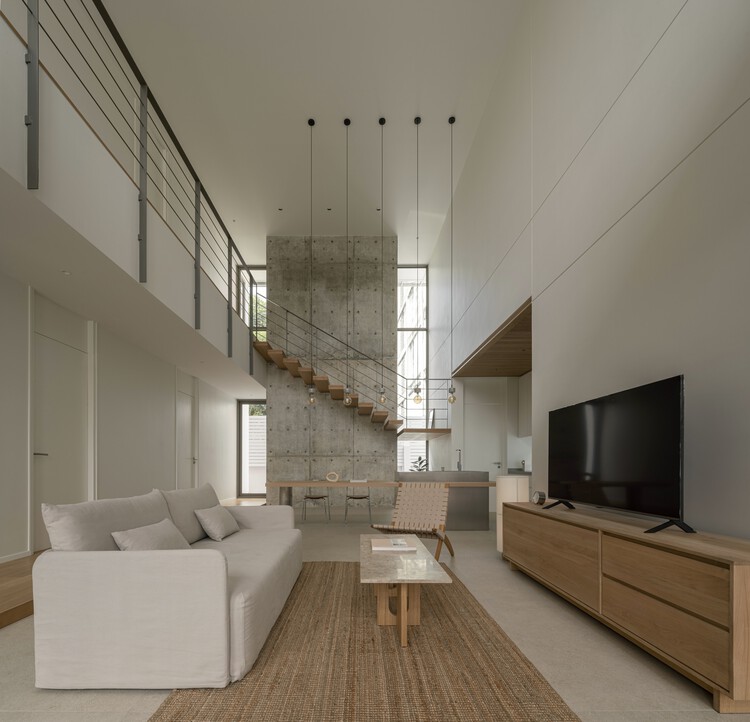 Masook House / Studio PATH - Интерьерная фотография, Гостиная, Стол, Спальня, Балка