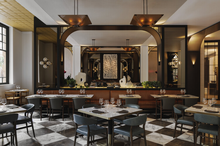 Capella Sydney Hotel / Make Architects + BAR Studio - Интерьерная фотография, Столовая, Стол, Окна, Стул