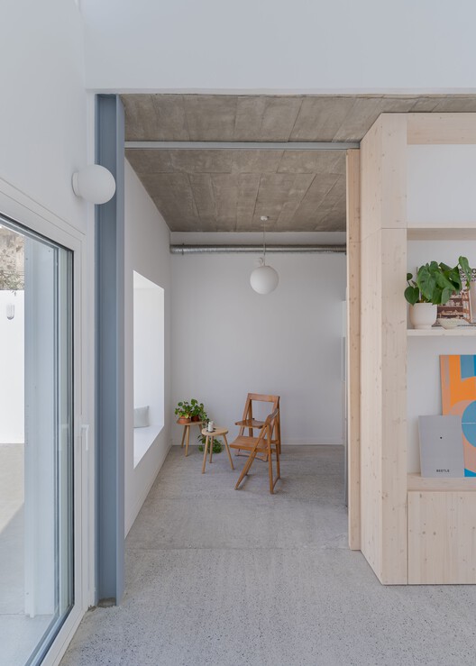 House F / XStudio - Интерьерная фотография, Стул, Фасад