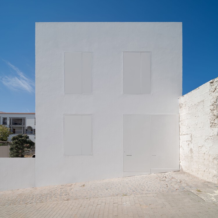 Дом F / XStudio - Экстерьерная фотосъемка, Окна, Фасад