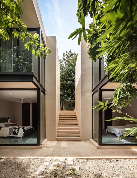 Pakaal House / Workshop, Diseño y Construcción - Внутренняя фотография, Фасад, Двор