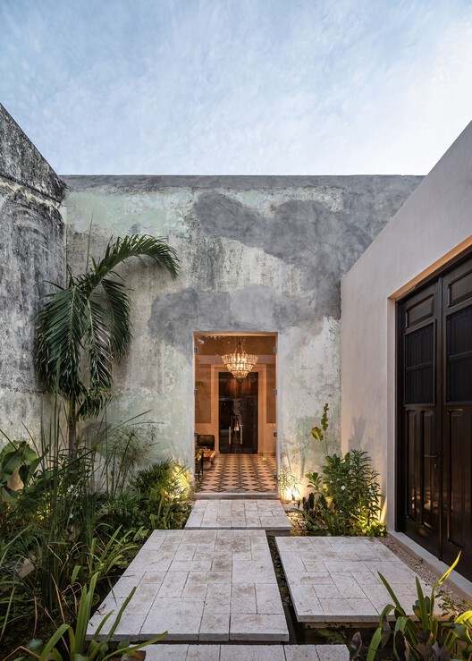 Pakaal House / Workshop, Diseño y Construcción - Наружная фотография, Дверь, Фасад, Сад, Двор