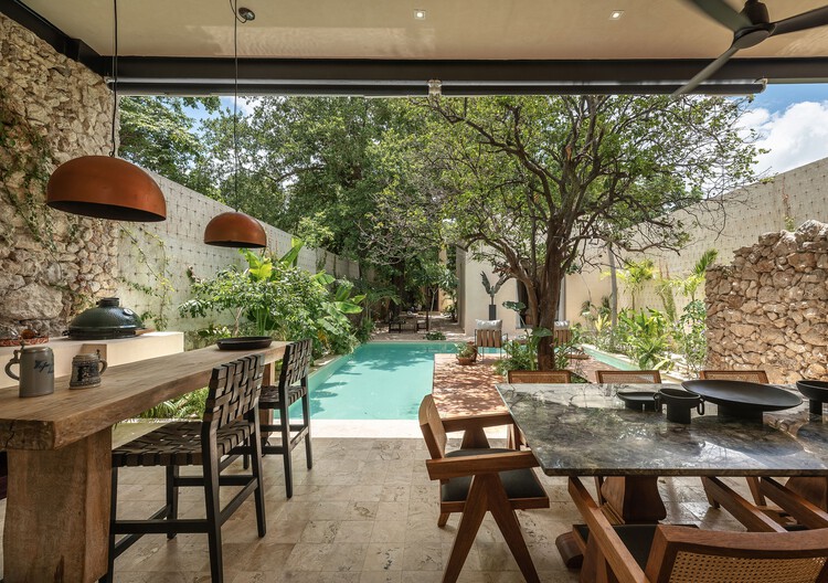 Pakaal House / Workshop, Diseño y Construcción - Интерьерная фотография, Столовая, Стол, Стул, Патио