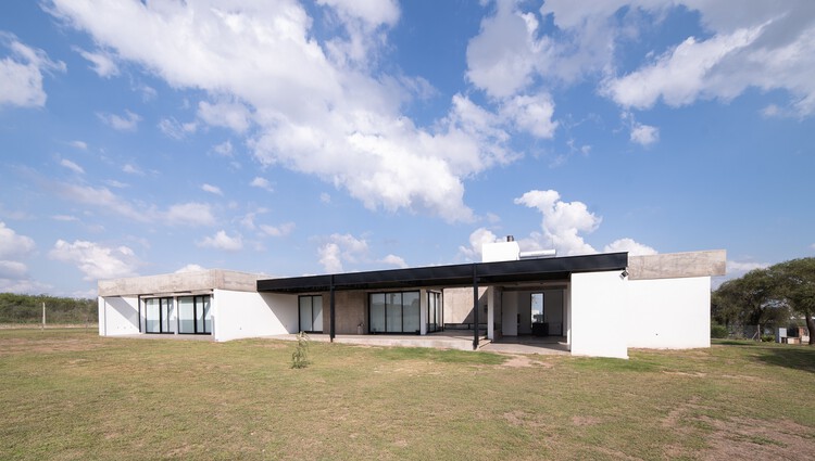 Causana House / ODA - Oficina de Arquitectos Lanzone - Gabarro - Экстерьерная фотография, окна