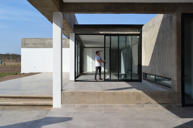 Causana House / ODA - Oficina de Arquitectos Lanzone - Gabarro - Интерьерная фотография, Фасад