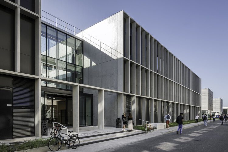 Здание H в кампусе Университета Maison de l'Economie Pessac / Marjan Hessamfar & Joe Vérons architectes associés - Наружная фотография, окна, фасад