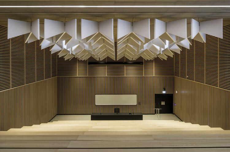 Здание H в кампусе Университета Maison de l'Economie Pessac / Marjan Hessamfar & Joe Vérons architectes associés - Интерьерная фотография