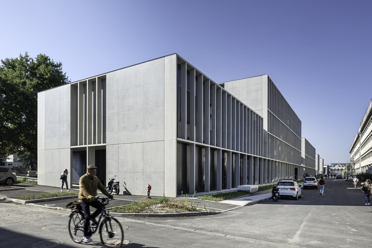 Здание H в кампусе Университета Maison de l'Economie Pessac / Marjan Hessamfar & Joe Vérons architectes associés - Наружная фотография, Фасад, Окна