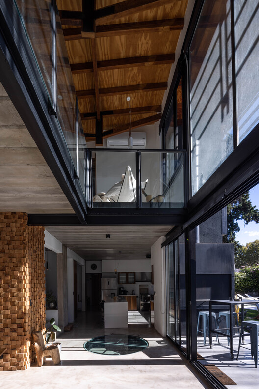 Dominga House / RBK arquitectura - Интерьерная фотография, Балка, Фасад, Окна