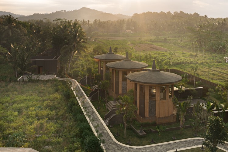 Le Temple Borobudur Resort Hotel / APCONSULTANT - Экстерьерная фотография, Лес