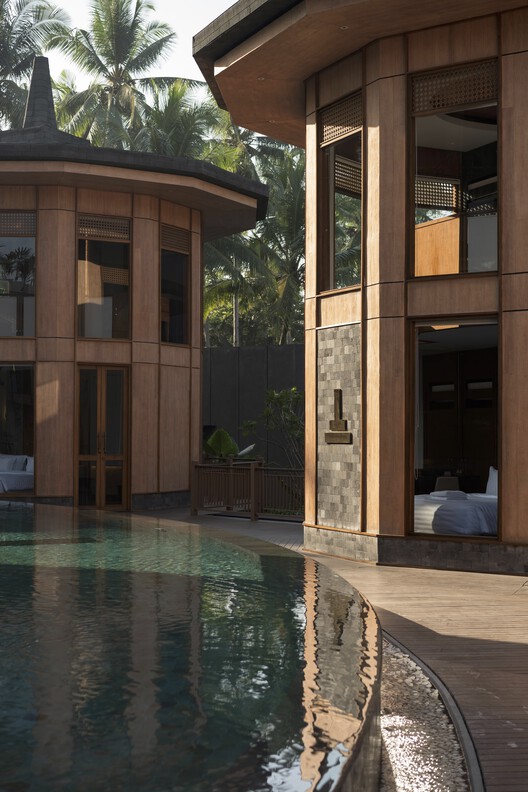Le Temple Borobudur Resort Hotel / APCONSULTANT - Интерьерная фотография, Окна, Двор