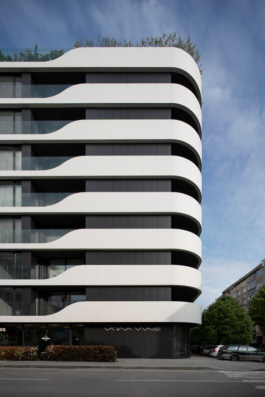 Varna Wave Building / STARH - Экстерьерная фотосъемка, Окна, Фасад