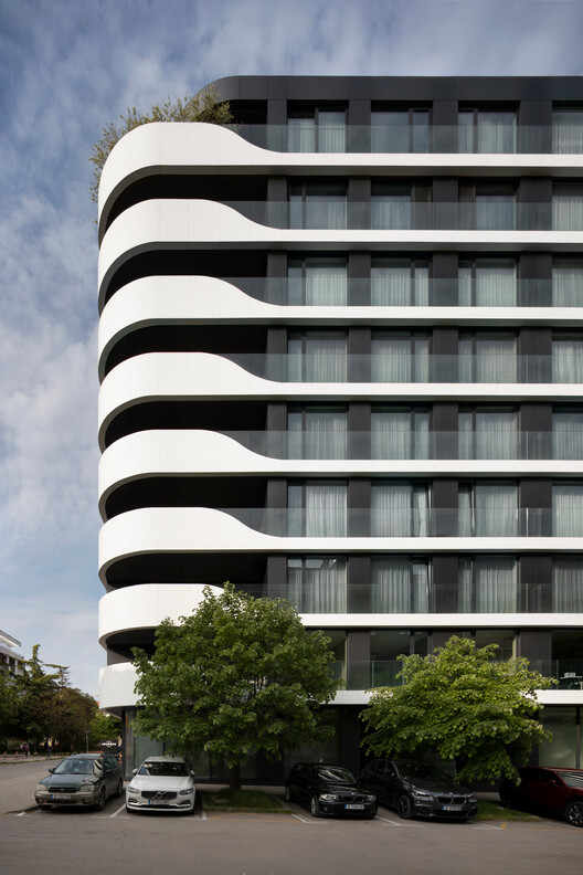 Varna Wave Building / STARH - Экстерьерная фотосъемка, Окна, Фасад