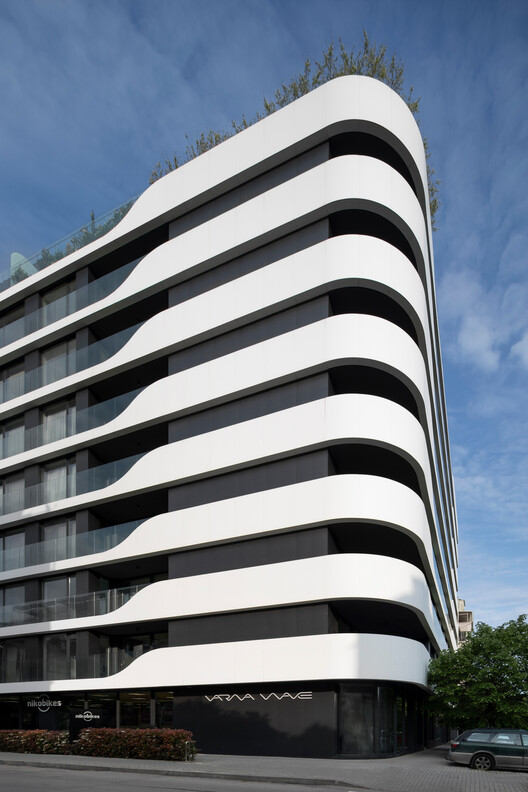 Varna Wave Building / STARH - Экстерьерная фотосъемка, Окна, Фасад