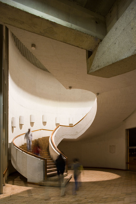 Классика архитектуры: Biblioteca El Tintal / Bermúdez Arquitectos — изображение 12 из 24