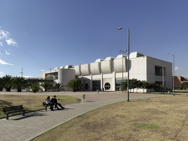 Классика архитектуры: Biblioteca El Tintal / Bermúdez Arquitectos — изображение 15 из 24