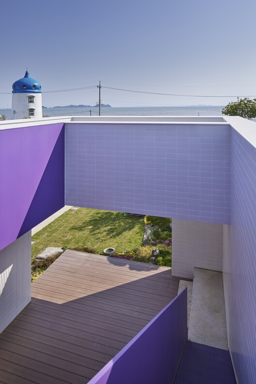 Квадратный дом / ilsangarchitects - Экстерьерная фотография, Перила