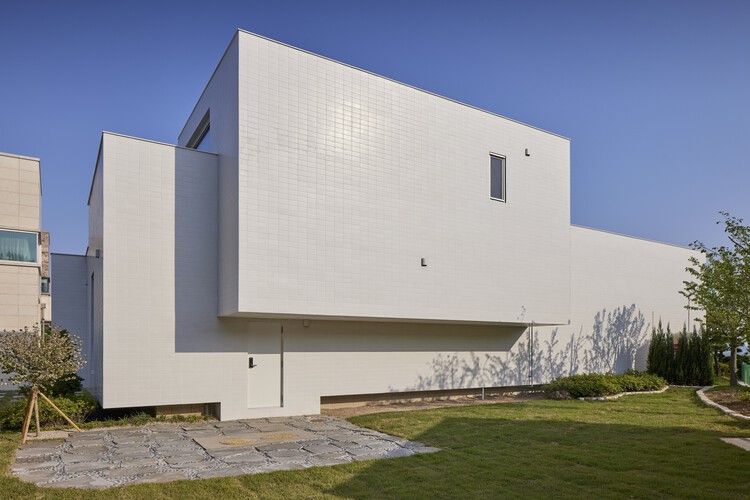 Квадратный дом / ilsangarchitects - Экстерьерная фотография, Фасад