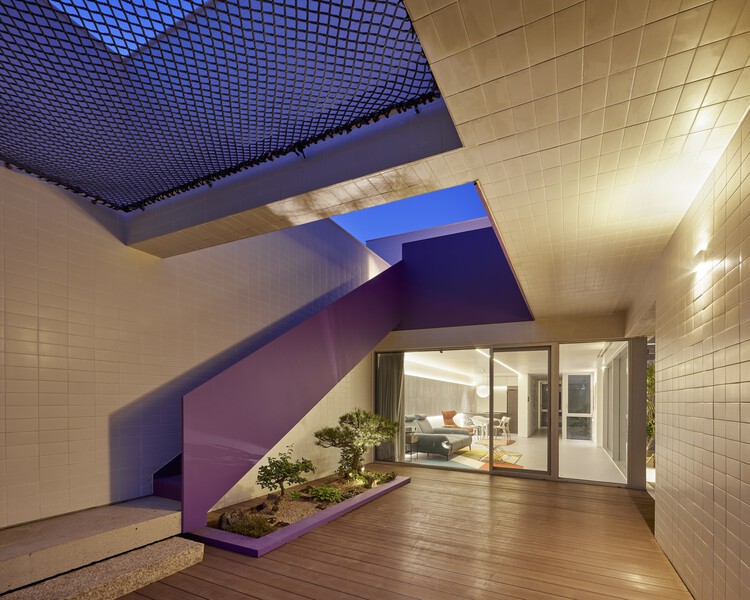 Квадратный дом / ilsangarchitects - Интерьерная фотография, Фасад, Перила