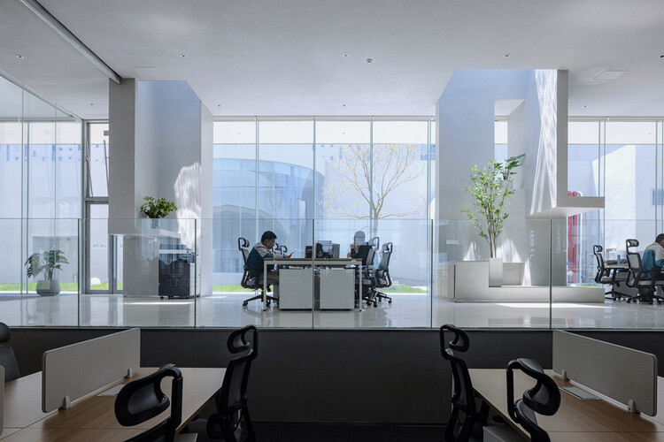 Bluepha BioFAB / XING DESIGN - Интерьерная фотография, стул, окна