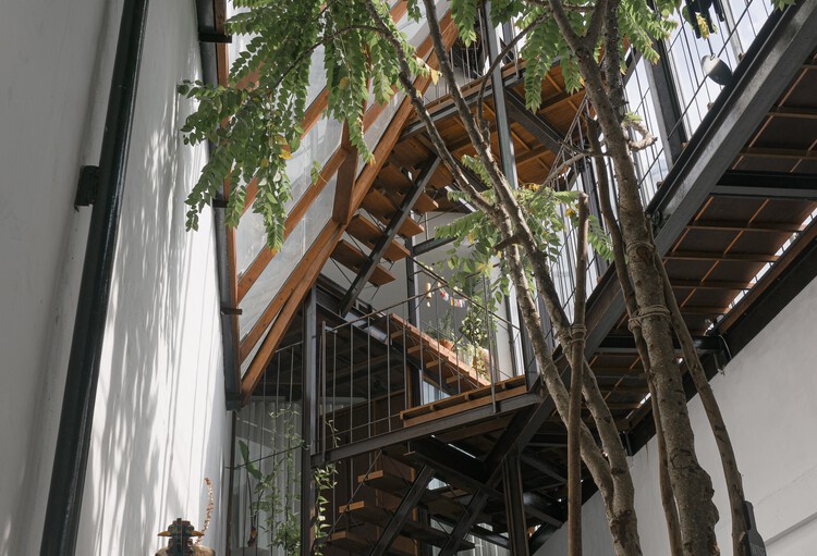 Sep'on Heartfulness Center / 324PRAXIS - Интерьерная фотография, Фасад, Балка, Перила