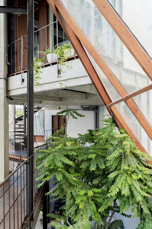 Sep'on Heartfulness Center / 324PRAXIS - Интерьерная фотография, Окна, Перила